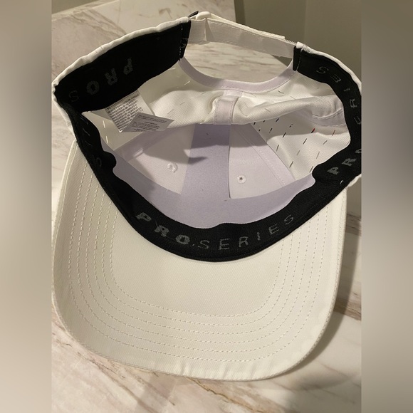 PGA Tour Pro Series Lightweight White Adjustable Golf Hat Baseball Cap NWT - Picture 8 of 9
